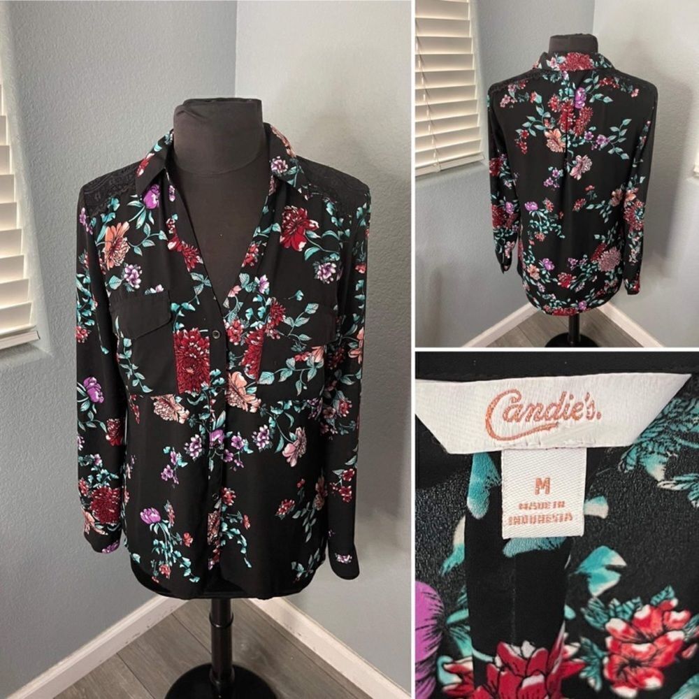 Candie’s button down shirt 👚 size M
